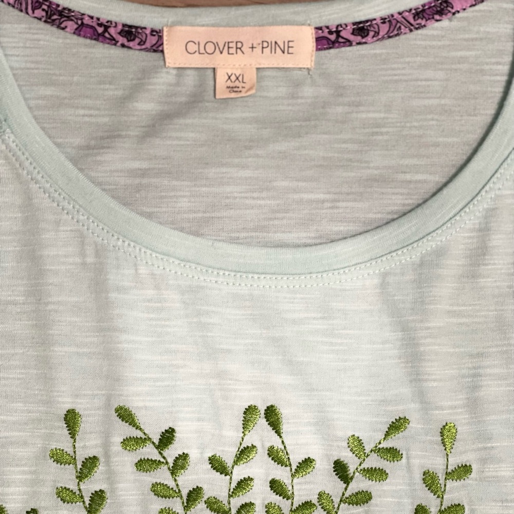 Crown & Ivy Women's Light Blue Floral Embroidered Tee Size XXL - Picture 5 of 5